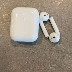 New 2 left apple earbuds